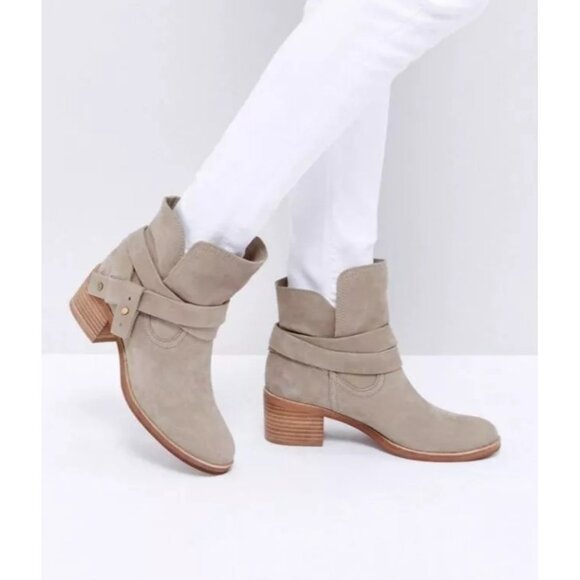 UGG Elora Sahara Women's Taupe Suede Leather Ankle Boots Heel Size 7.5 217 - Picture 2 of 16